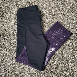 Under Armour Women's Size Medium Cropped Athletic Leggings, Purple and black